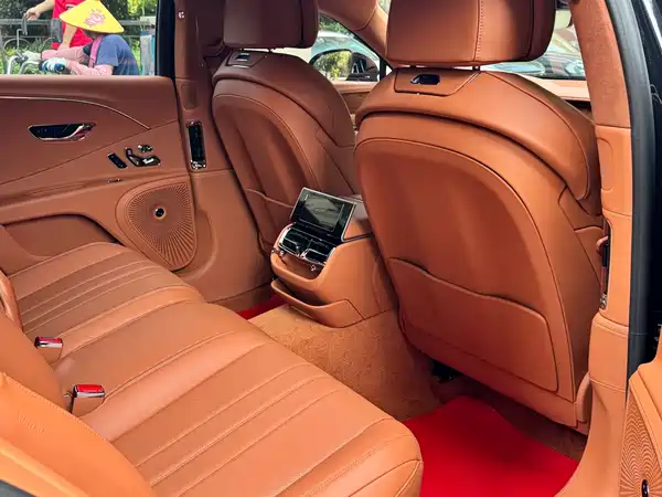 Bentley Flying Spur Plug-In Hybrid 2024