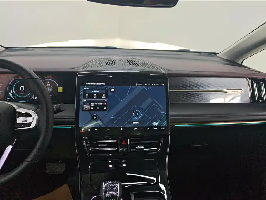 GAC Motor Trumpchi M8 2024 — фото 13