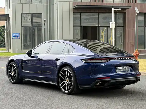 Porsche Panamera 2022