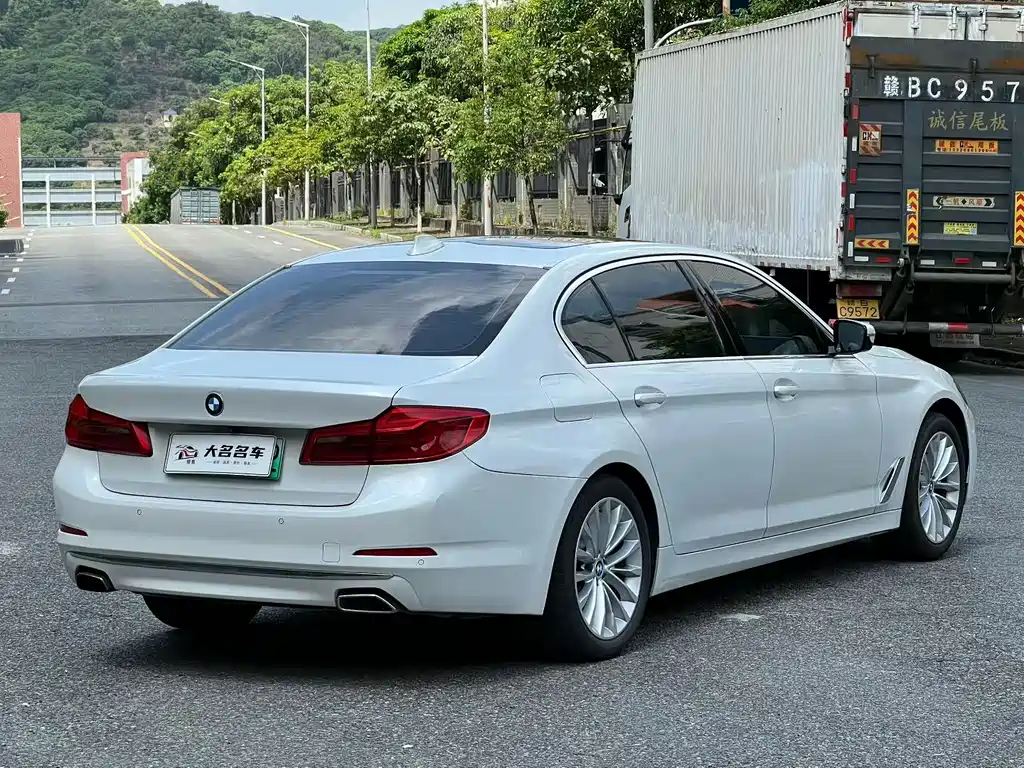 BMW 5 Series New Energy 2019 — фото 8