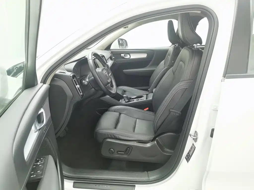 Volvo XC40 2018 — фото 10
