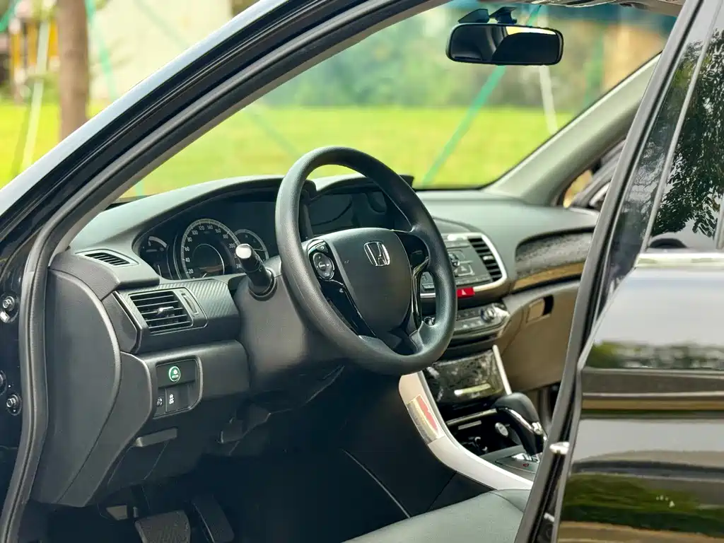 Honda Accord 2017 — фото 11