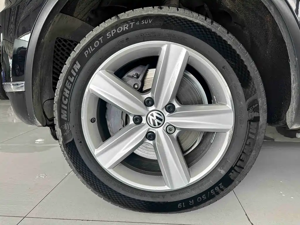 Volkswagen Touareg 2019 — фото 16