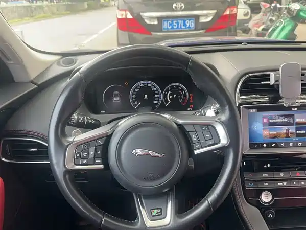Jaguar F-PACE 2018