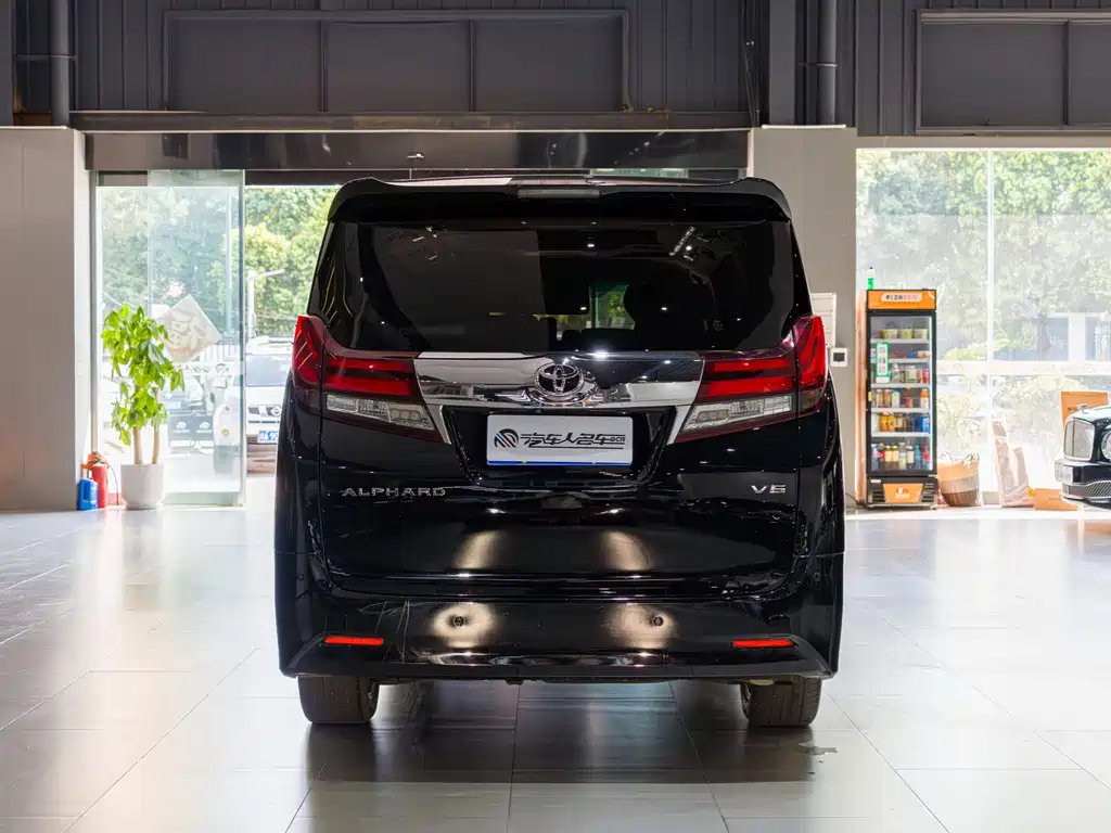 Toyota Alphard 2018 — фото 19