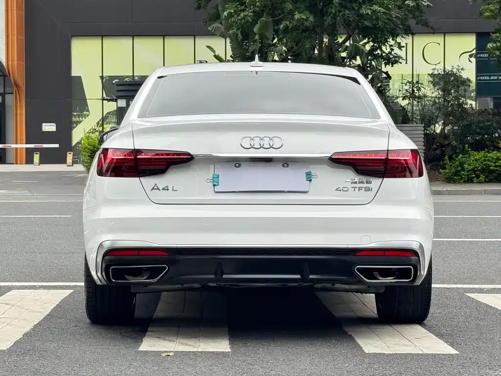 Audi A4L 2022 — фото 32