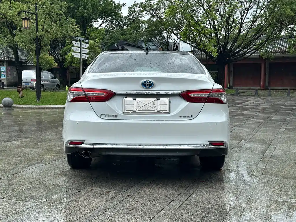 Toyota Camry 2023 — фото 12