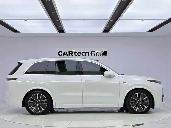 Li Auto L8 2025