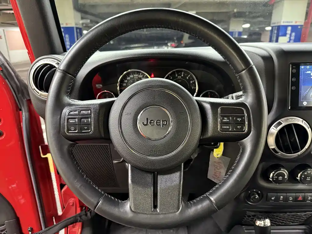 Jeep Wrangler 2017 — фото 26