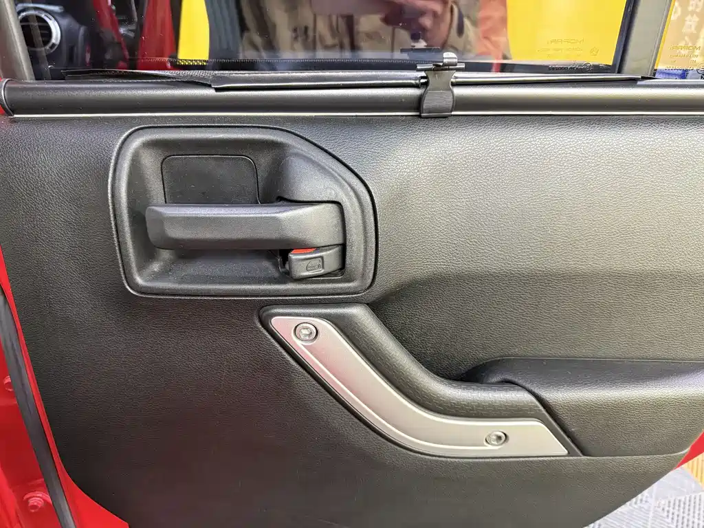 Jeep Wrangler 2017 — фото 34