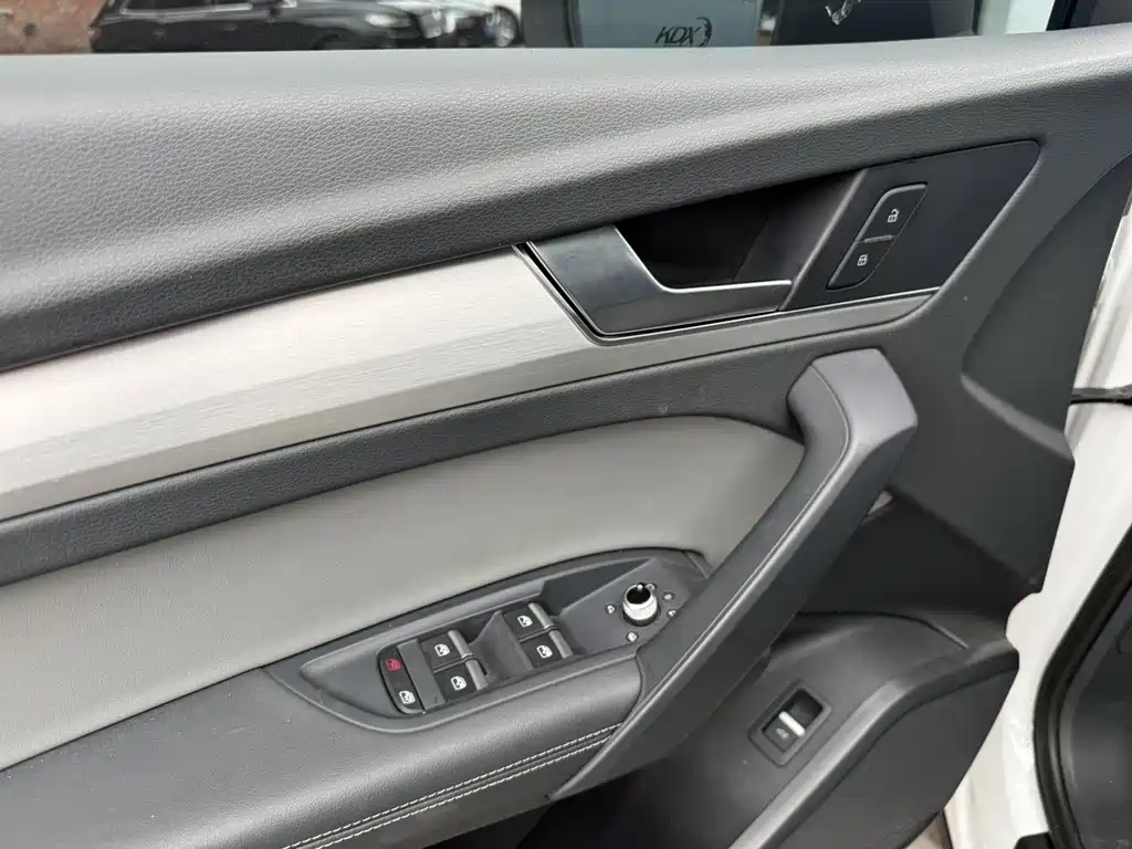 Audi Q5L 2019 — фото 10