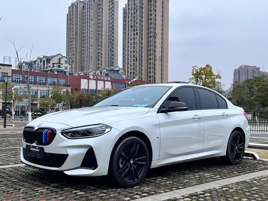 BMW 1 Series 2023 — фото 1