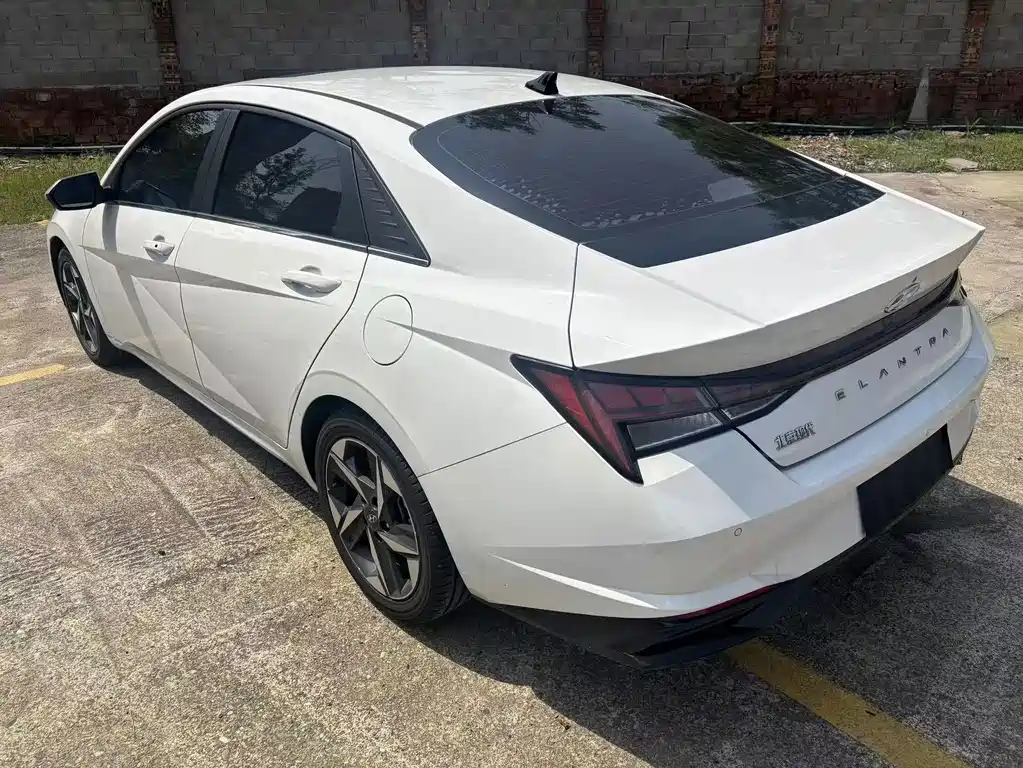 Hyundai Elantra 2022