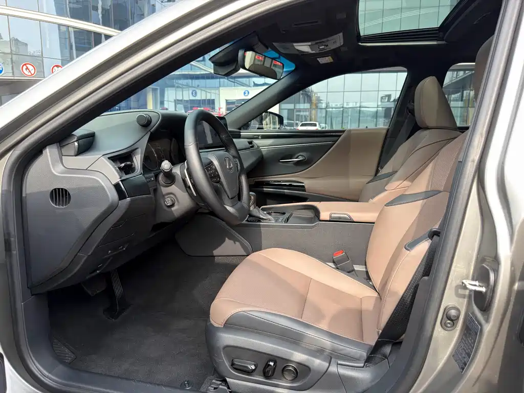 Lexus ES 2024