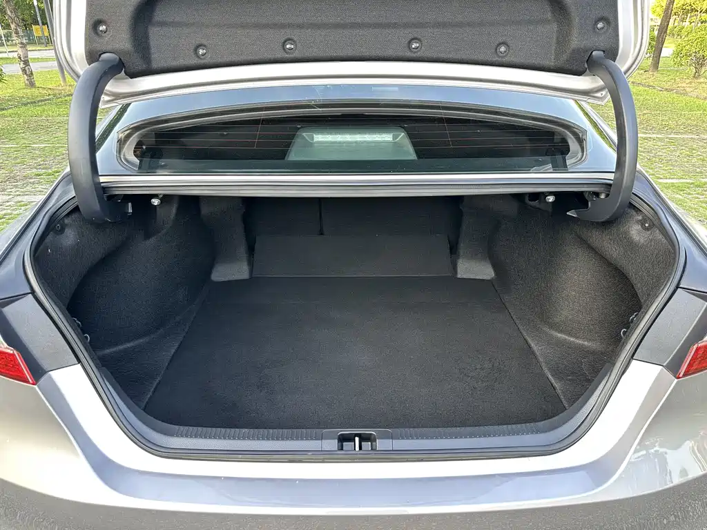 Toyota Camry 2023 — фото 23