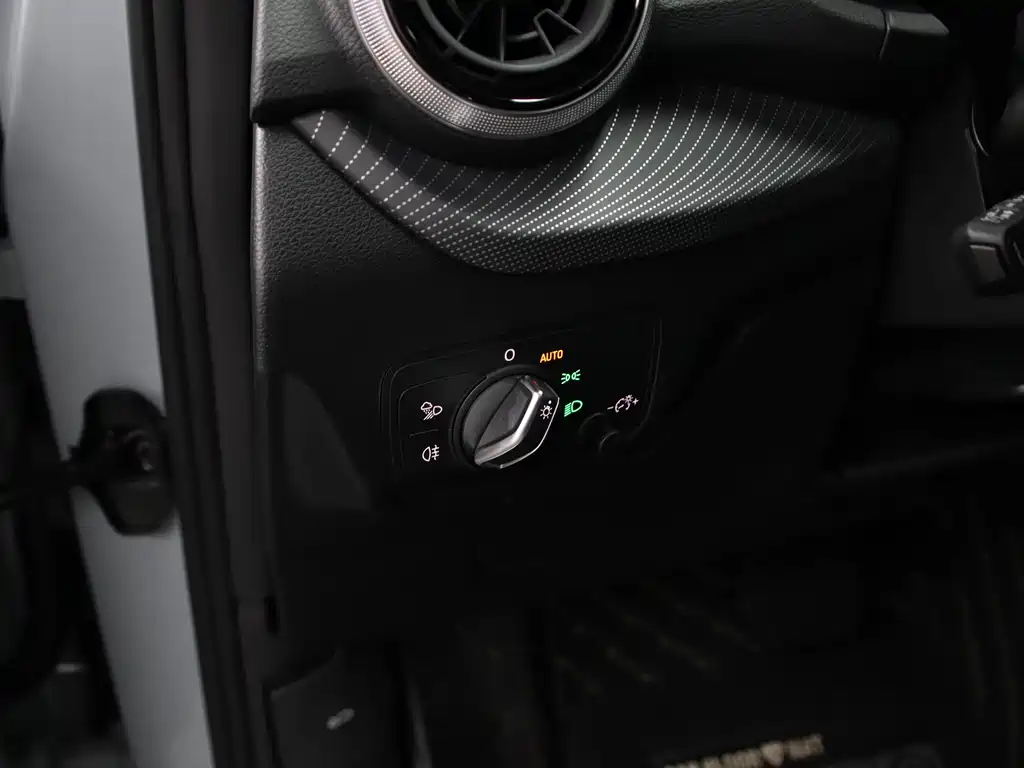 Audi Q2L 2022 — фото 7