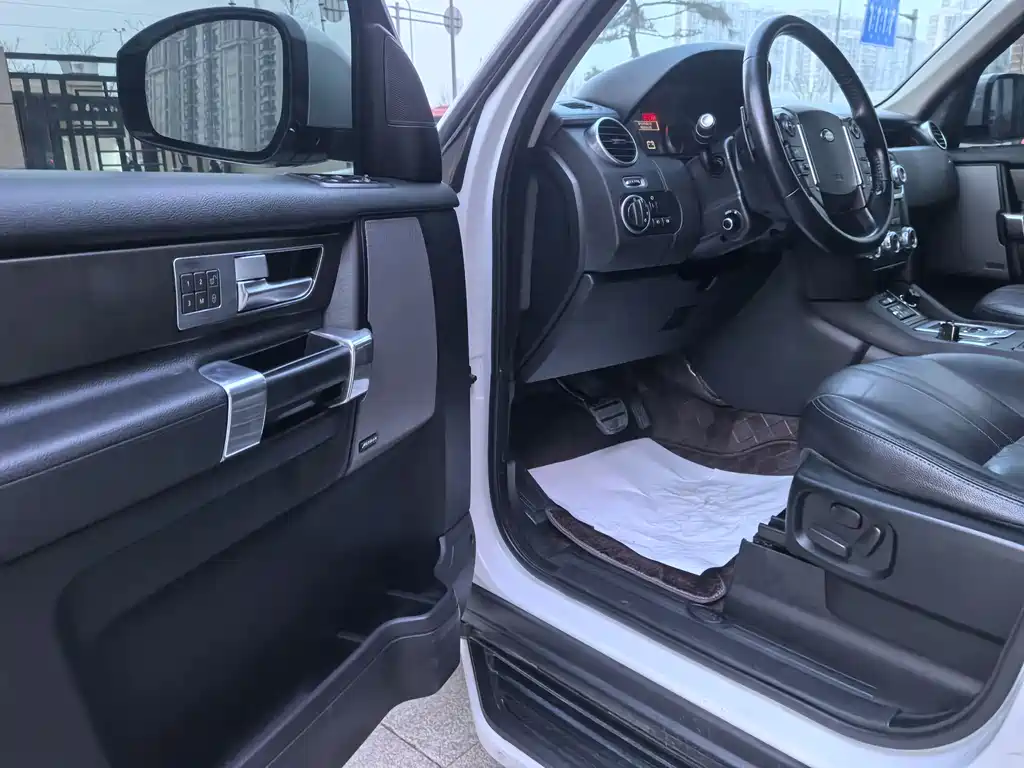 Land Rover Discovery 2015 — фото 11