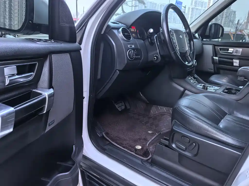 Land Rover Discovery 2015 — фото 10