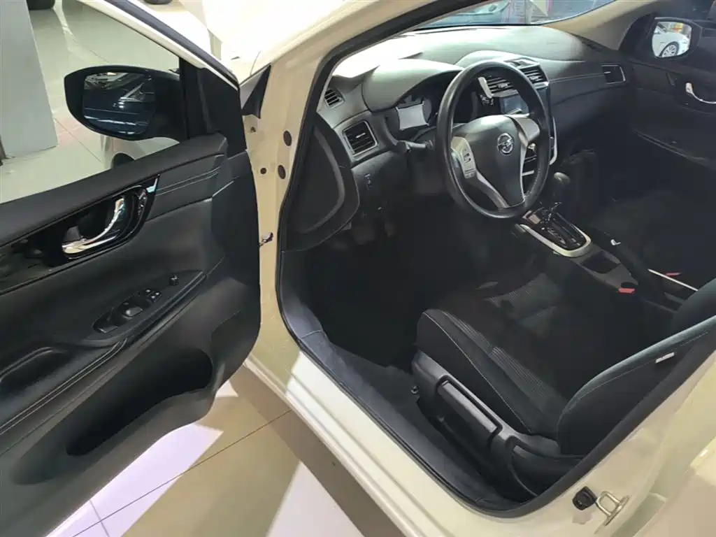 Nissan Tiida 2018 — фото 16