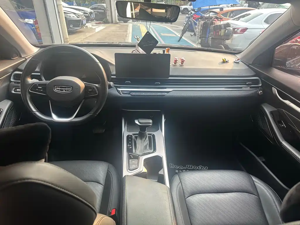 Geely Emgrand 2021