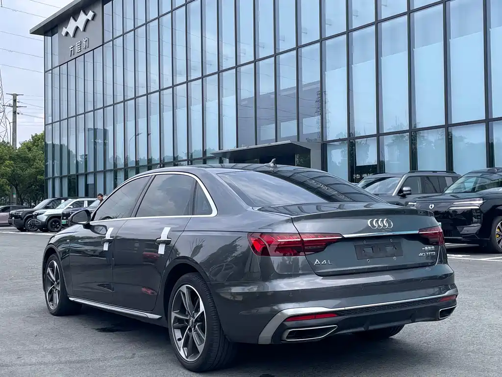 Audi A4L 2022 — фото 23