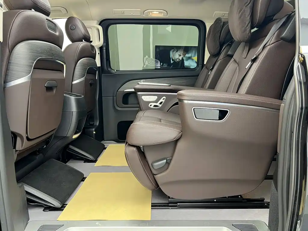 Mercedes-Benz V-Class 2025 — фото 20