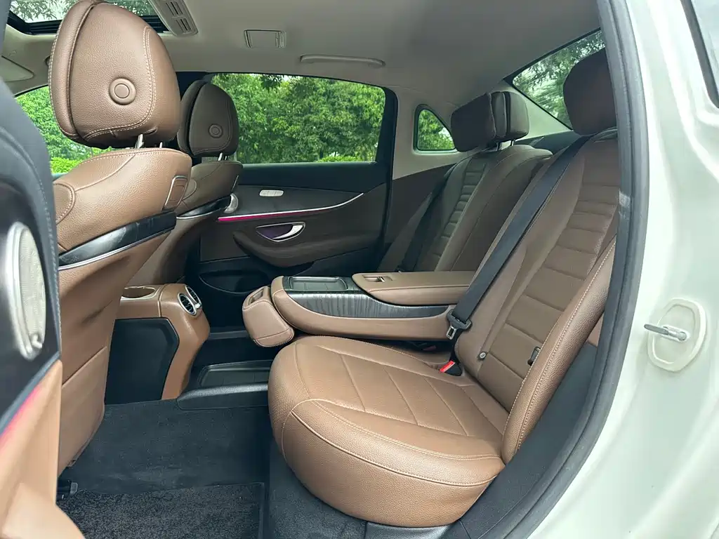 Mercedes-Benz E-Class 2019 — фото 13
