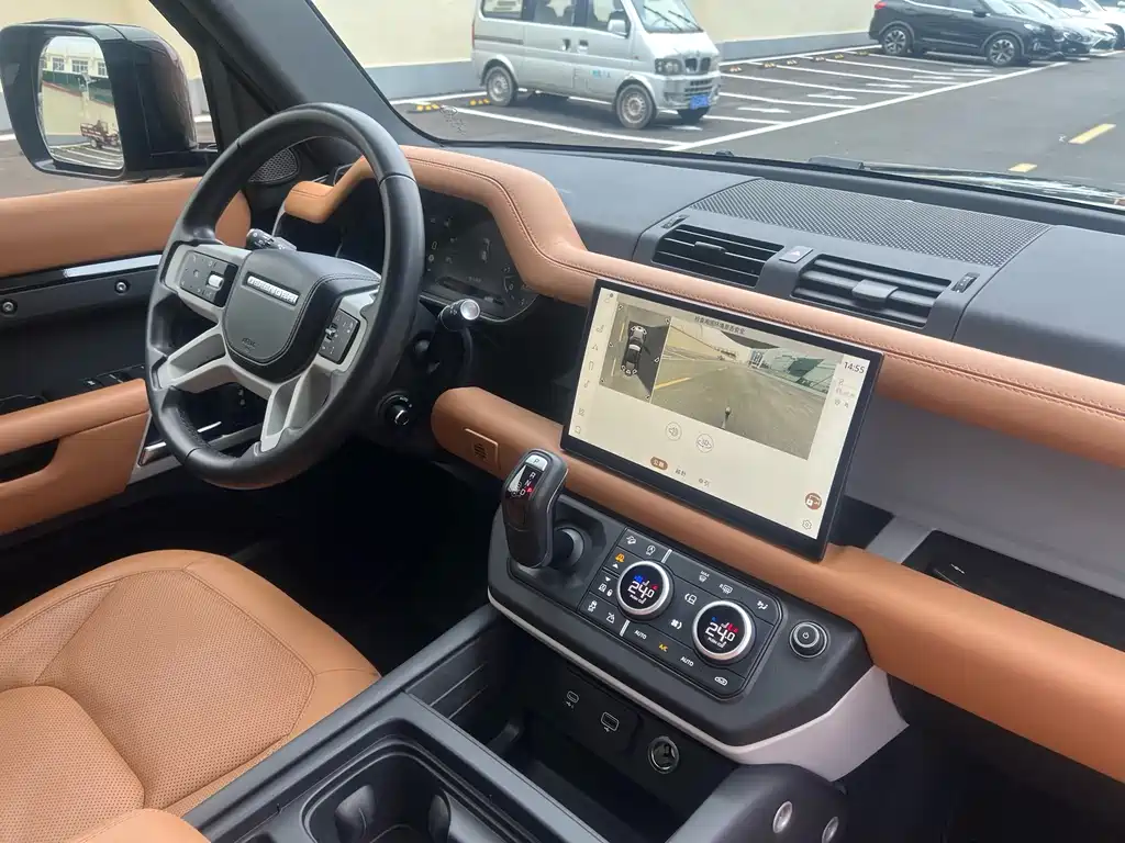 Land Rover Defender 2023 — фото 14