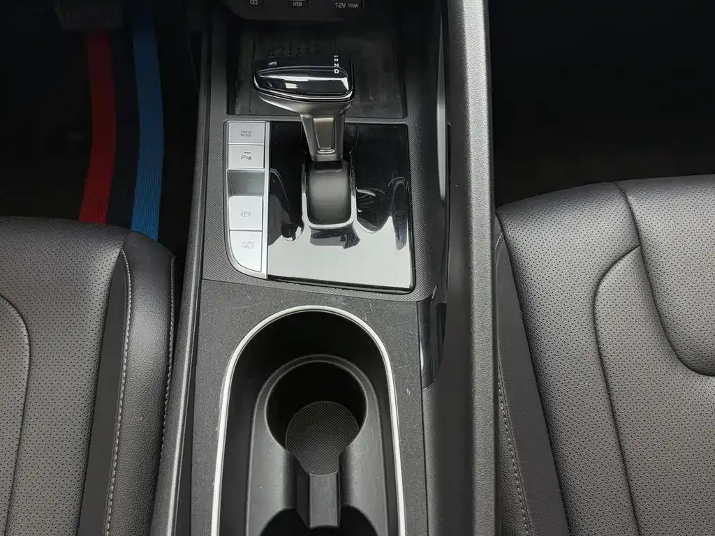 Hyundai Elantra 2021 — фото 12