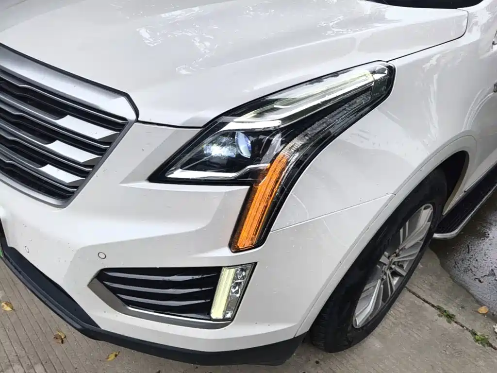 Cadillac XT5 2017 — фото 24
