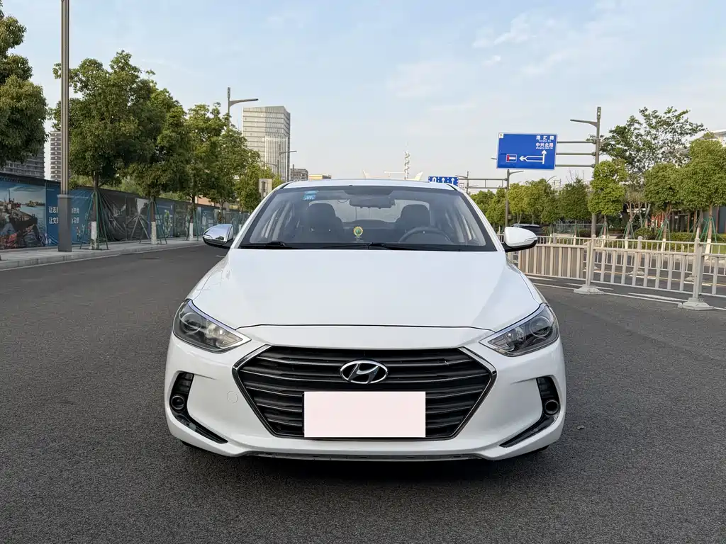 Hyundai Elantra 2016 — фото 2