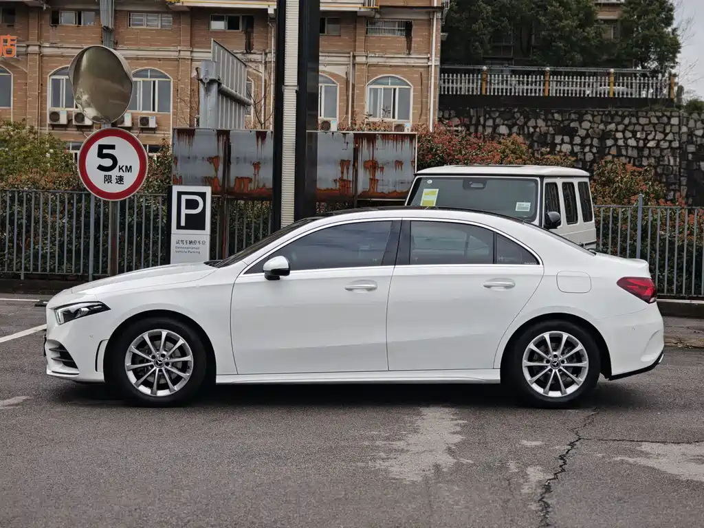 Mercedes-Benz A-Class 2022 — фото 6