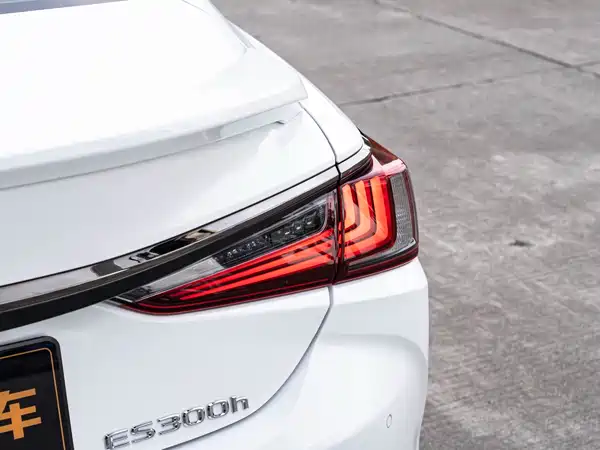 Lexus ES 2023