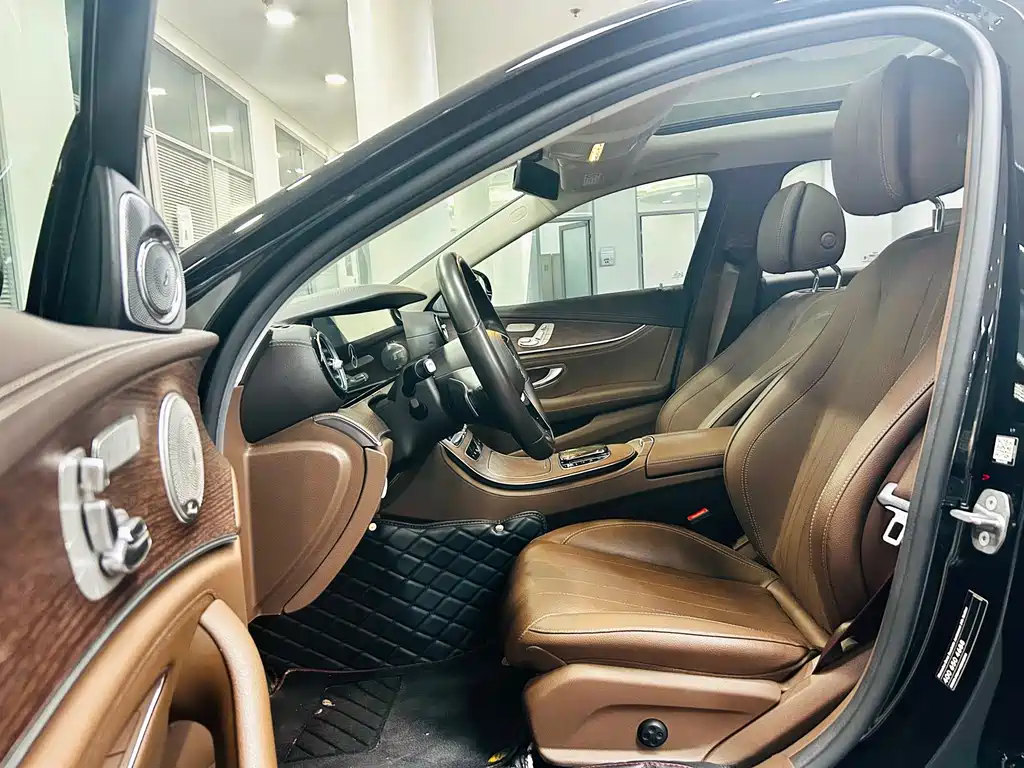 Mercedes-Benz E-Class 2023 — фото 10