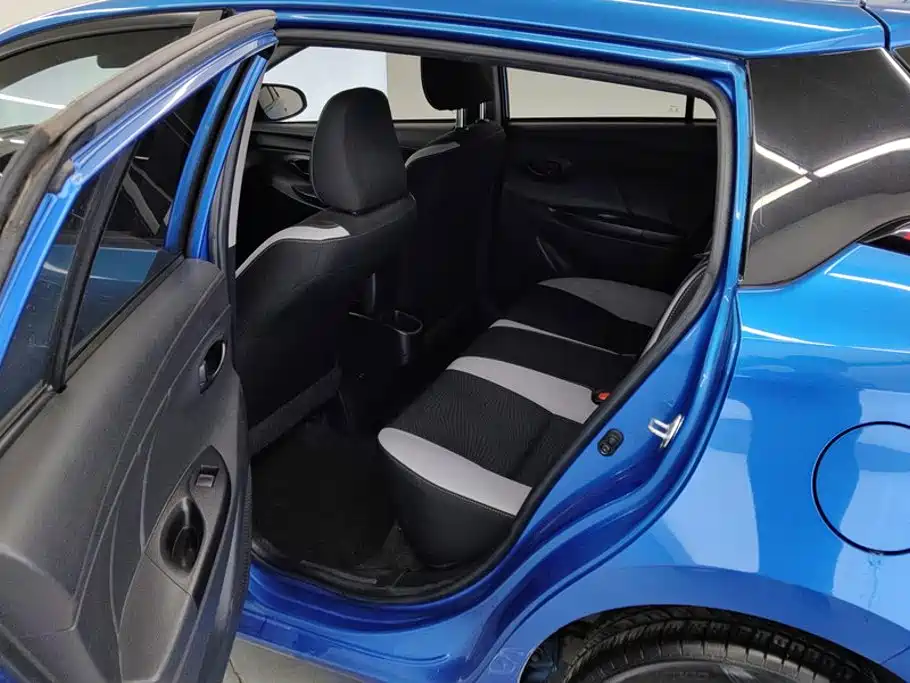 Toyota Yaris L 2020 — фото 11