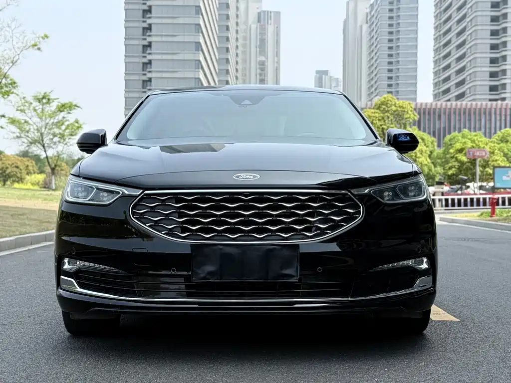 Ford Taurus 2020 — фото 1