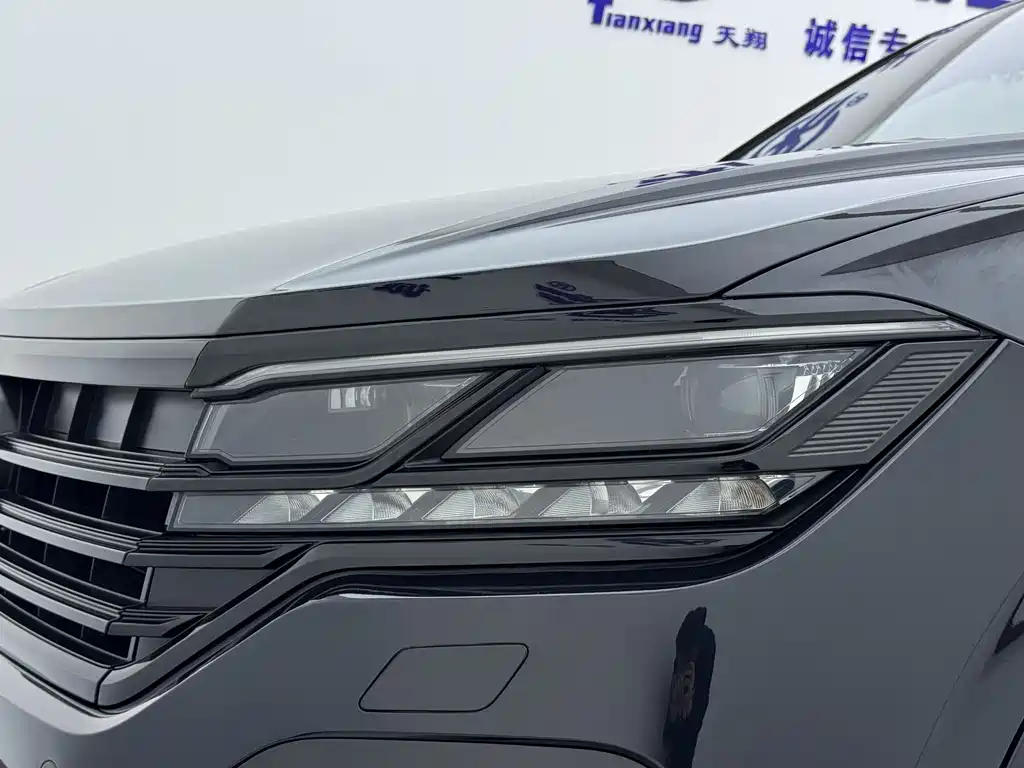 Volkswagen Touareg 2022 — фото 17