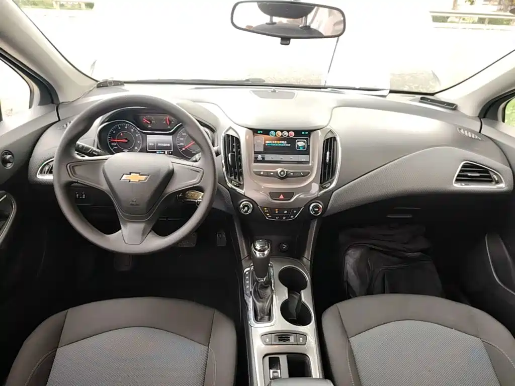 Chevrolet Cruze 2017 — фото 10