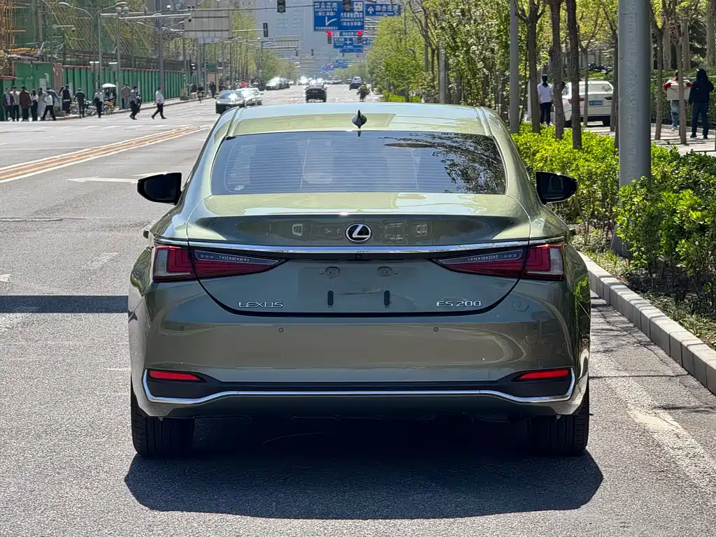 Lexus ES 2019