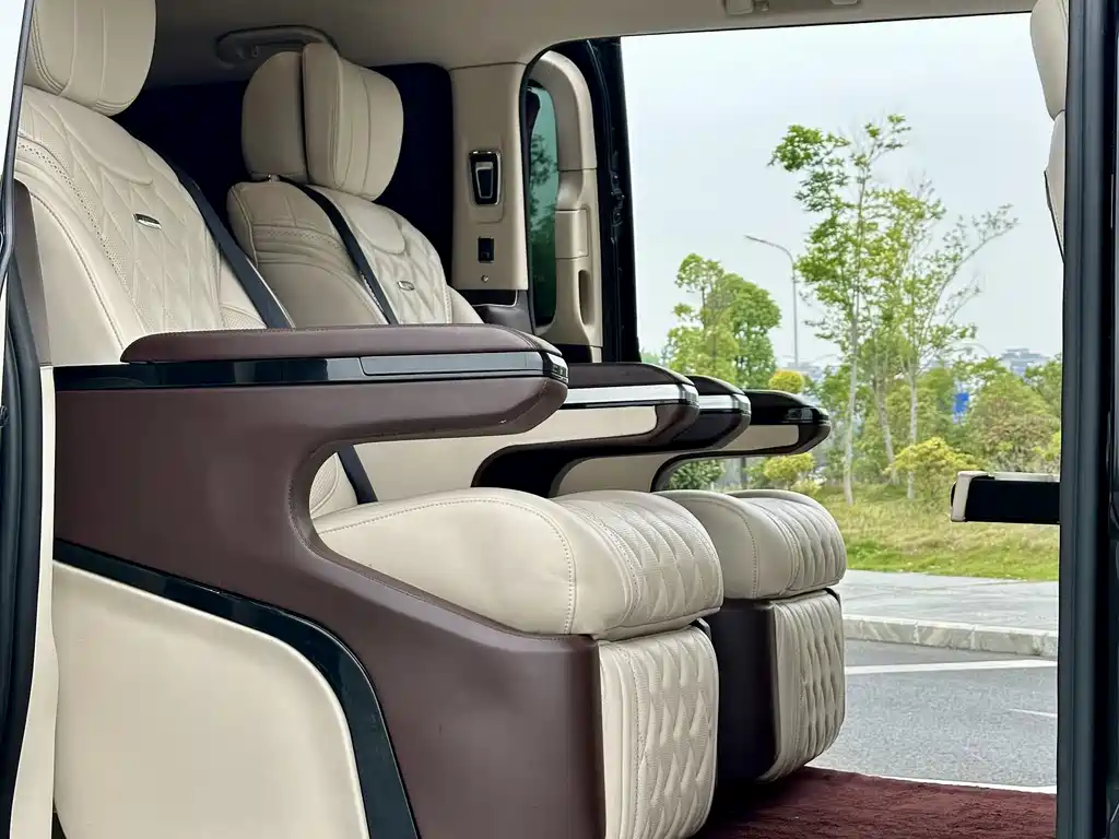 Mercedes-Benz V-Class 2020 — фото 13