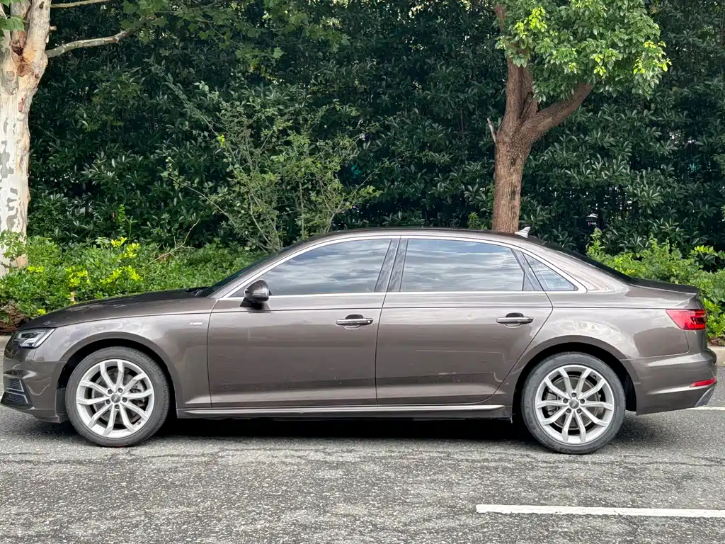 Audi A4L 2018