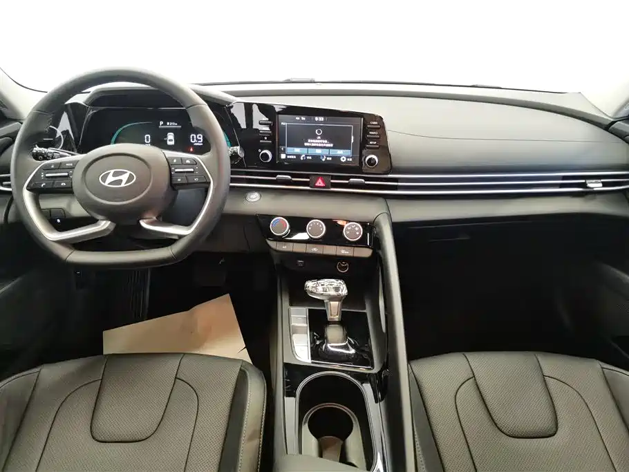 Hyundai Elantra 2024 — фото 12