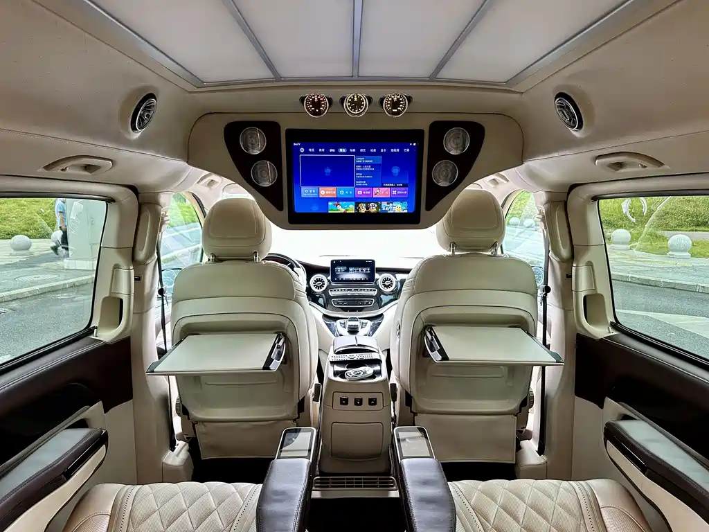 Mercedes-Benz V-Class 2020 — фото 14