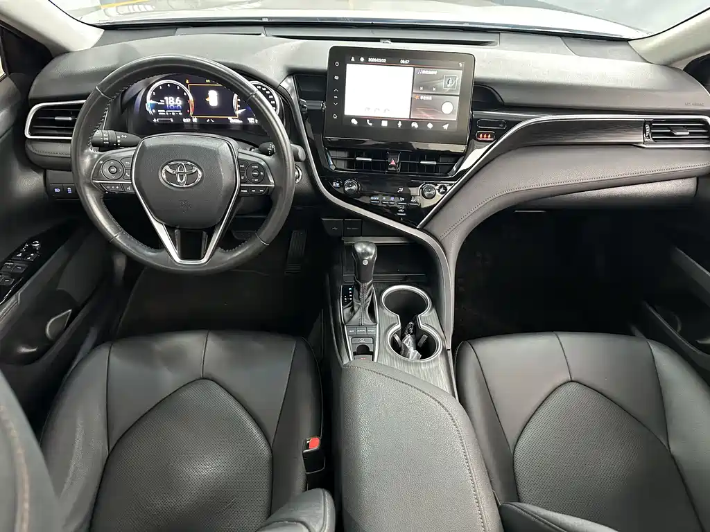 Toyota Camry 2021 — фото 7