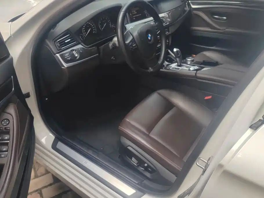 BMW 5 Series New Energy 2015 — фото 9