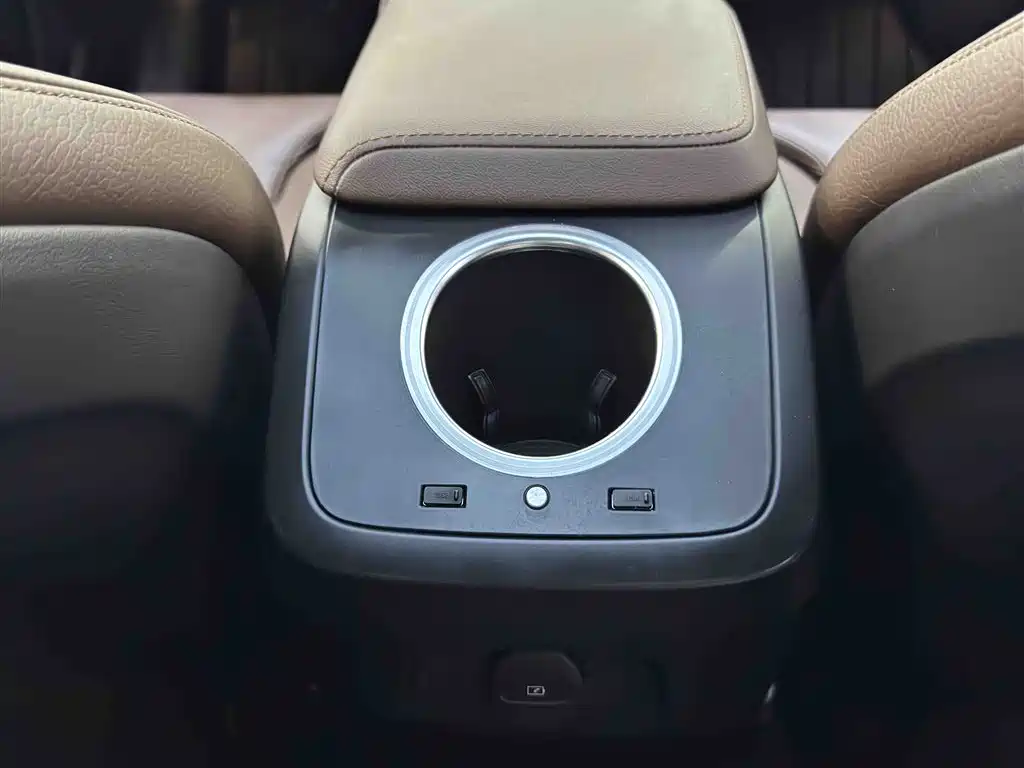 Volvo S60 2022 — фото 10