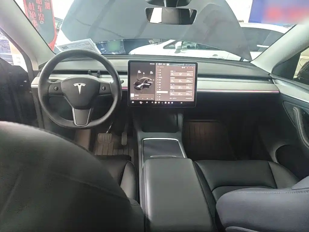 Tesla Model Y 2024 — фото 10