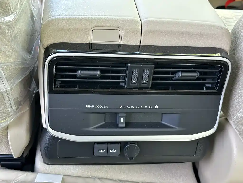 Toyota Land Cruiser 2023 — фото 19