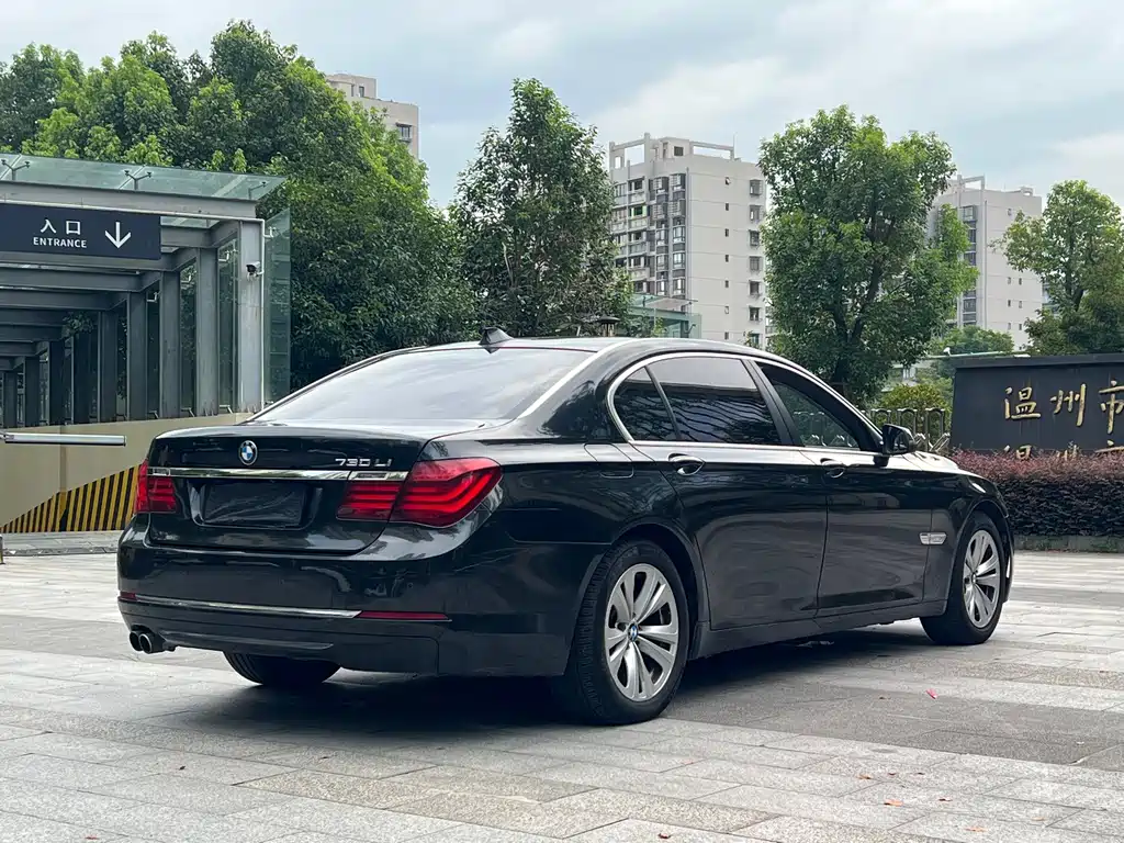 BMW 7 Series 2013 — фото 8
