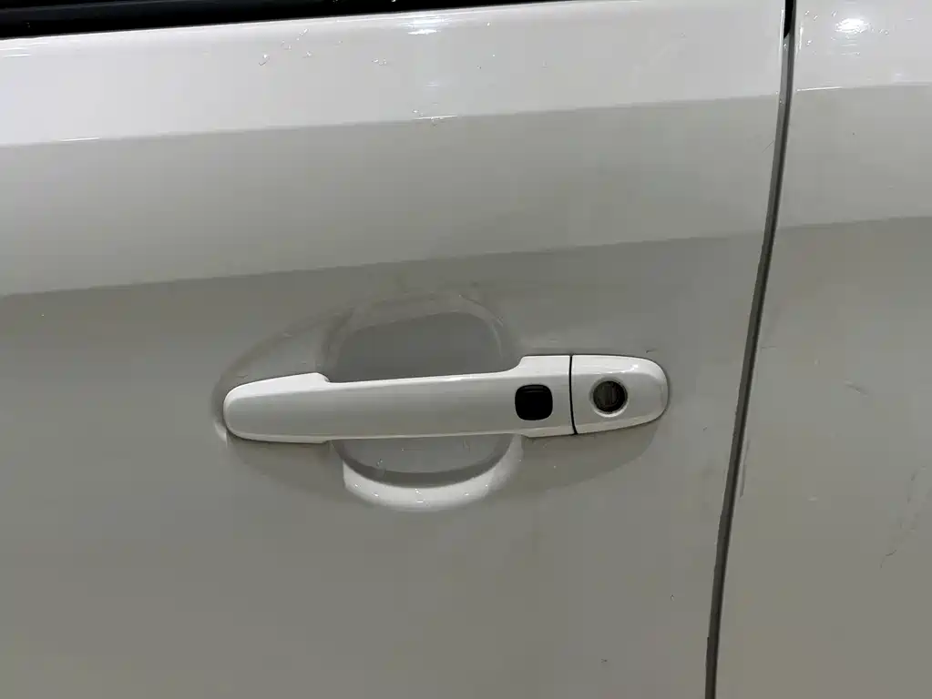 Toyota Yaris L 2023 — фото 15